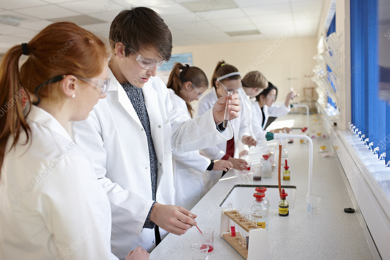  أهداف تعليم تجارب الكيمياء في معامل العلوم